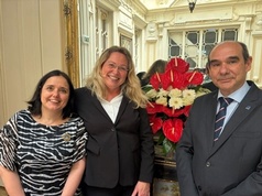 Vizepr&auml;sidentin Mag. Dr. Maurer-Kober gemeinsam mit dem Pr&auml;sidenten Jorge Miguel Barroso de Arag&atilde;o Seia und der Richterin Suzana Tavares da Silva