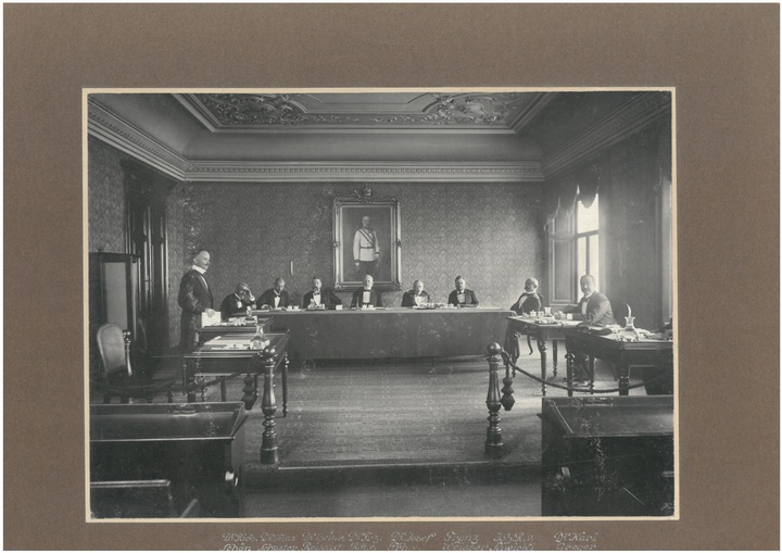 Gremium um 1900 bei der Verhandlung