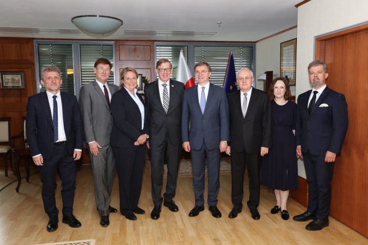 Die österreichische und die polnische Delegation